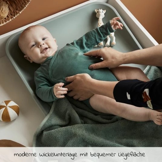 Best Pirce π€© Leander Wickelauflage & Wickelkissen Setn Matty abwischbar inkl. Auflage Topper und Kapuzen-Badetuch Hoodie - Sage Green - Collection 2022 π₯° 5 Best Pirce π€© Leander Wickelauflage & Wickelkissen Setn Matty abwischbar inkl. Auflage Topper und Kapuzen-Badetuch Hoodie - Sage Green - Collection 2022 π₯° - Image 3